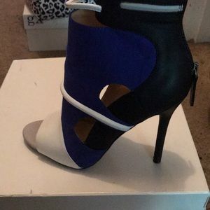 Multi-blue black white open toe heeled booties